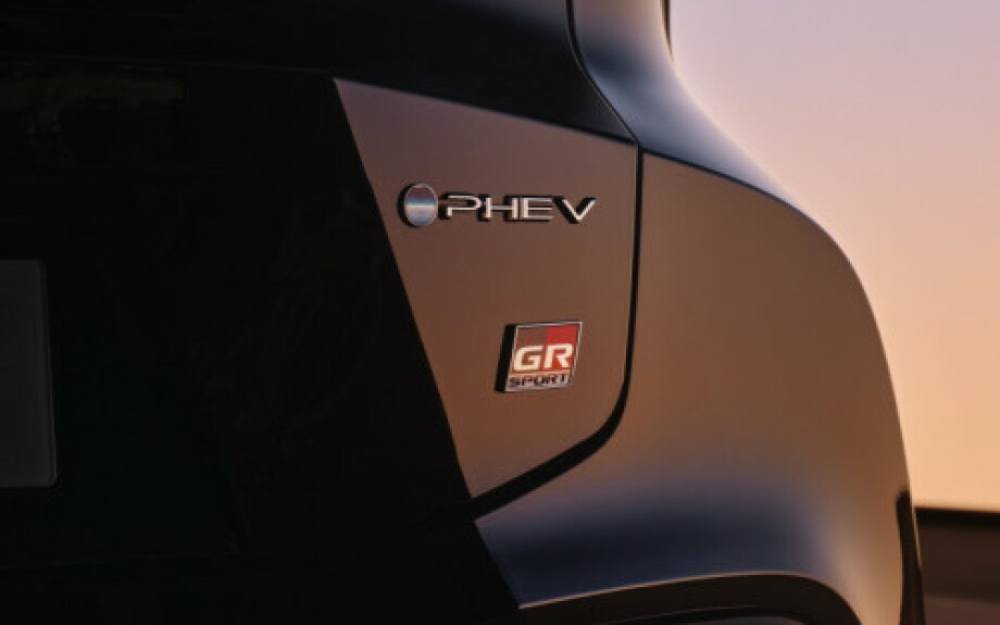 2024 Toyota C-HR Plugin Hybrid Grandons