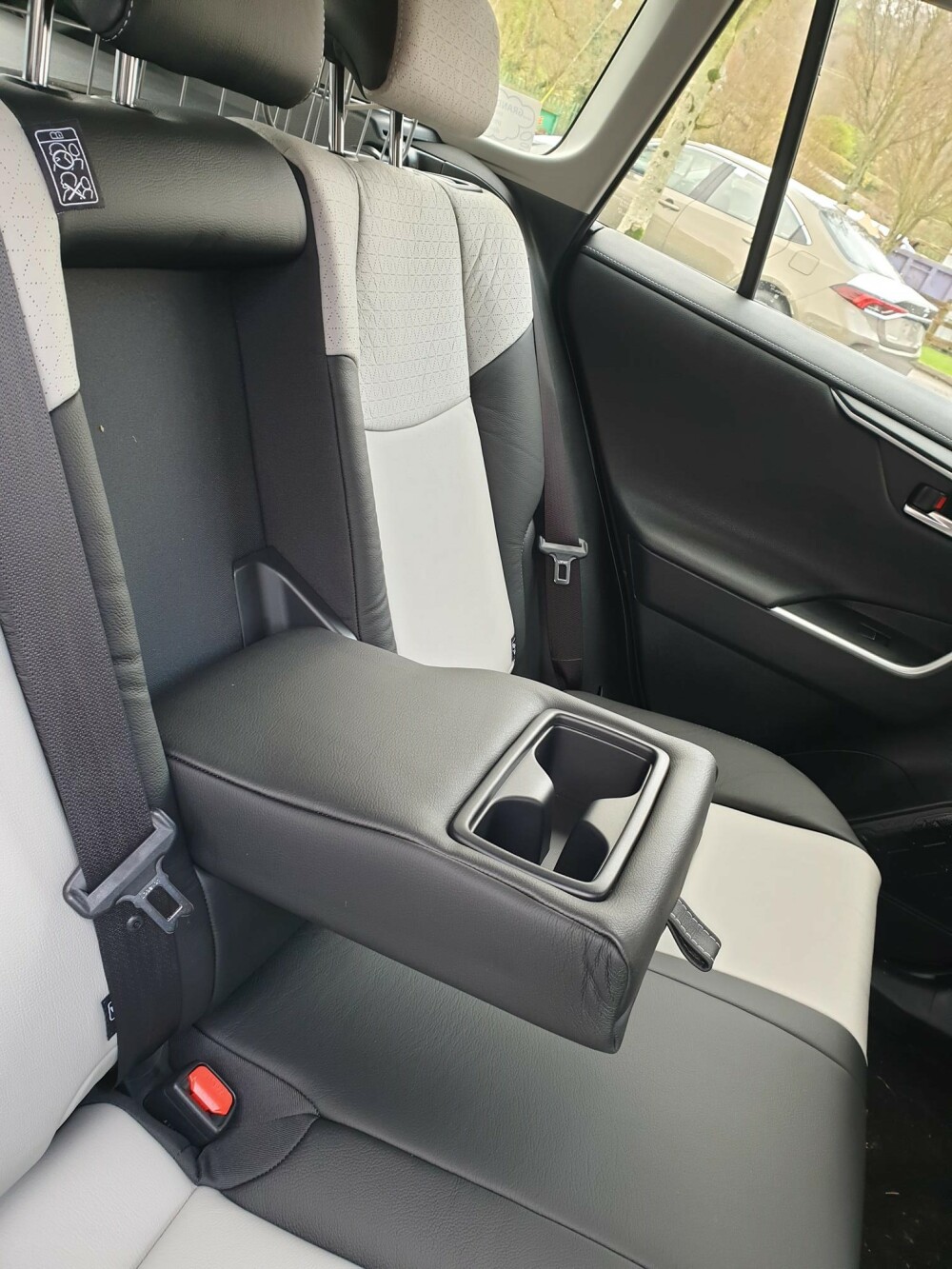 RAv4_hybrid_leather_grandons_toyota_(2)Scaled.jpeg