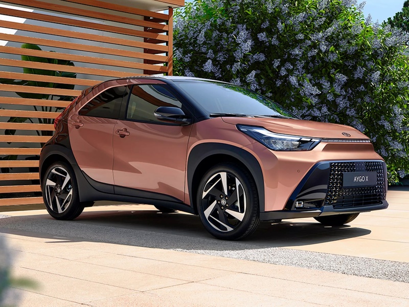 TOY_AYGO_X_HEV_2025_HUB_IMG_06_High_Grade_RGB-5-Large-Landscape.jpeg
