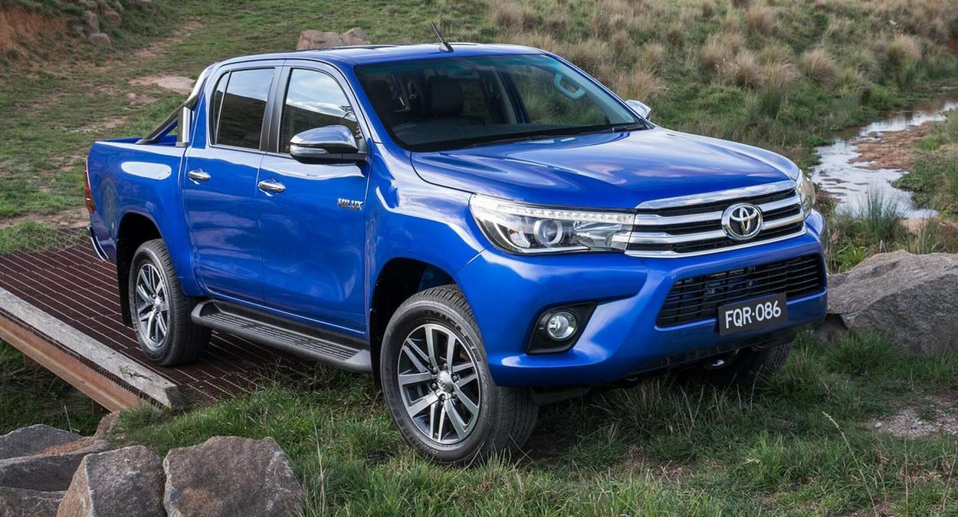 2016-Toyota-Hilux-0.jpeg