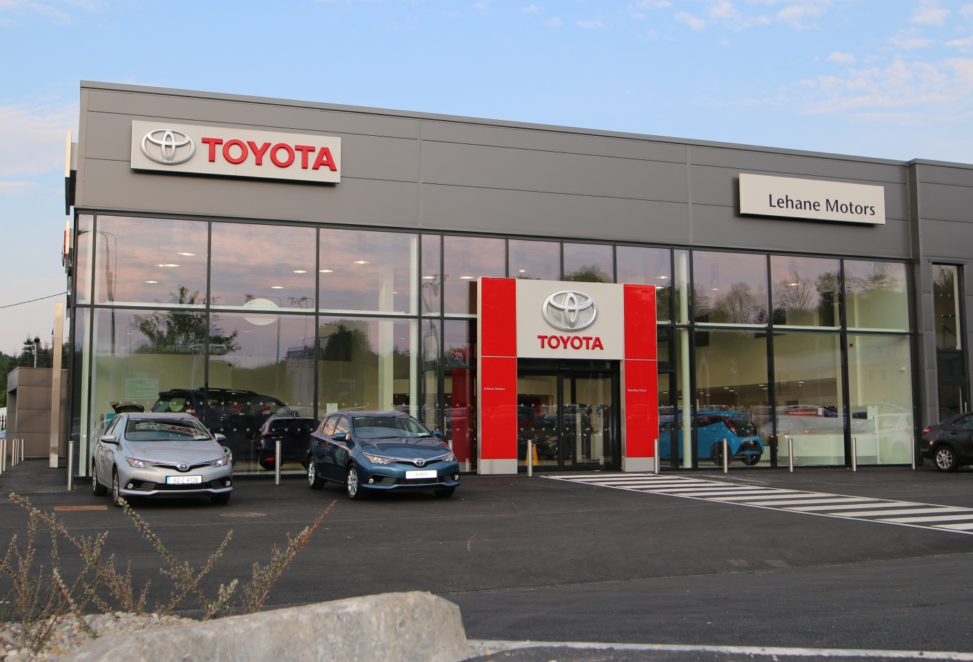 lehane/2._Toyota_Showroom.jpg