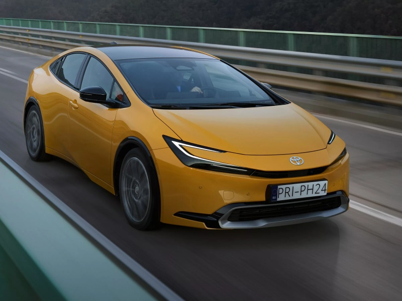 PRIUS+PHEV-2-Large-Landscape.jpeg