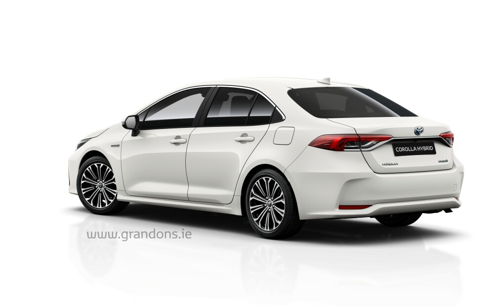 191_Corolla_Hybrid_Saloon_white.jpeg