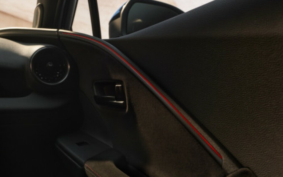 2024 Toyota C-HR Plugin Hybrid Grandons