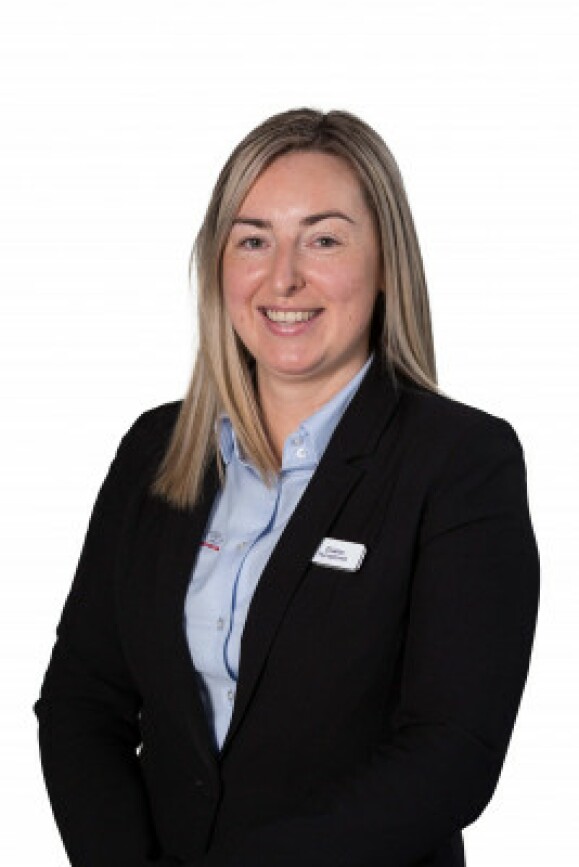 Grandons_Staff_2021-7462-Elaine.jpeg